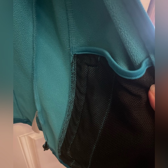 O’Neill Size Medium Turquoise Hoodie with a fleece interior. Two front pockets. - Picture 5 of 14